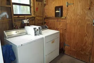 898 NE 39th St, Oakland Park, FL 33334 - Photo 15