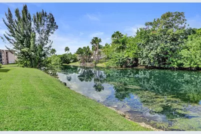 10442 Sunrise Lakes Boulevard #111, Sunrise, FL 33322 - Photo 11