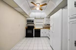 800 Parkview Dr, Hallandale Beach, FL 33009 - Photo 25