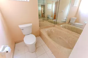 626 NE 195th St, Miami, FL 33179 - Photo 17