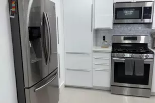 823 N 20th Ct, Hollywood, FL 33020 - Photo 11