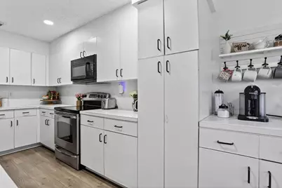 11461 Lakeview Drive #8, Coral Springs, FL 33071 - Photo 9