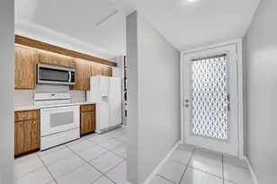 1713 Whitehall Dr, Davie, FL 33324 - Photo 5