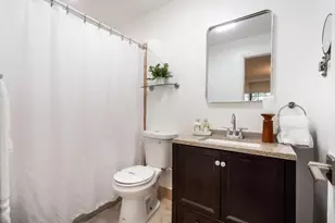 927 NE 199th St, Miami, FL 33179 - Photo 29