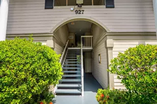 927 NE 199th St, Miami, FL 33179 - Photo 19