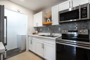 927 NE 199th St, Miami, FL 33179 - Photo 23