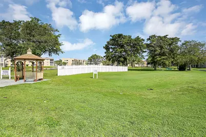 9061 Sunrise Lakes Boulevard #102, Sunrise, FL 33322 - Photo 17