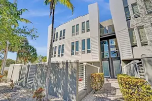 703 SE 16th Ct, Fort Lauderdale, FL 33316 - Photo 1