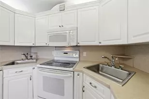 211 Richmond A, Deerfield Beach, FL 33442 - Photo 3