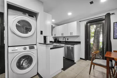 621 NE 28th Street, Wilton Manors, FL 33334 - Photo 9