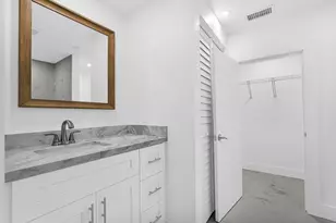 261 NE 45th St, Oakland Park, FL 33334 - Photo 17