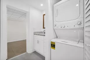 261 NE 45th St, Oakland Park, FL 33334 - Photo 15