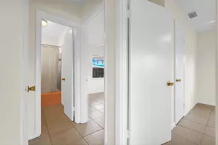 261 NE 45th St, Oakland Park, FL 33334 - Photo 31