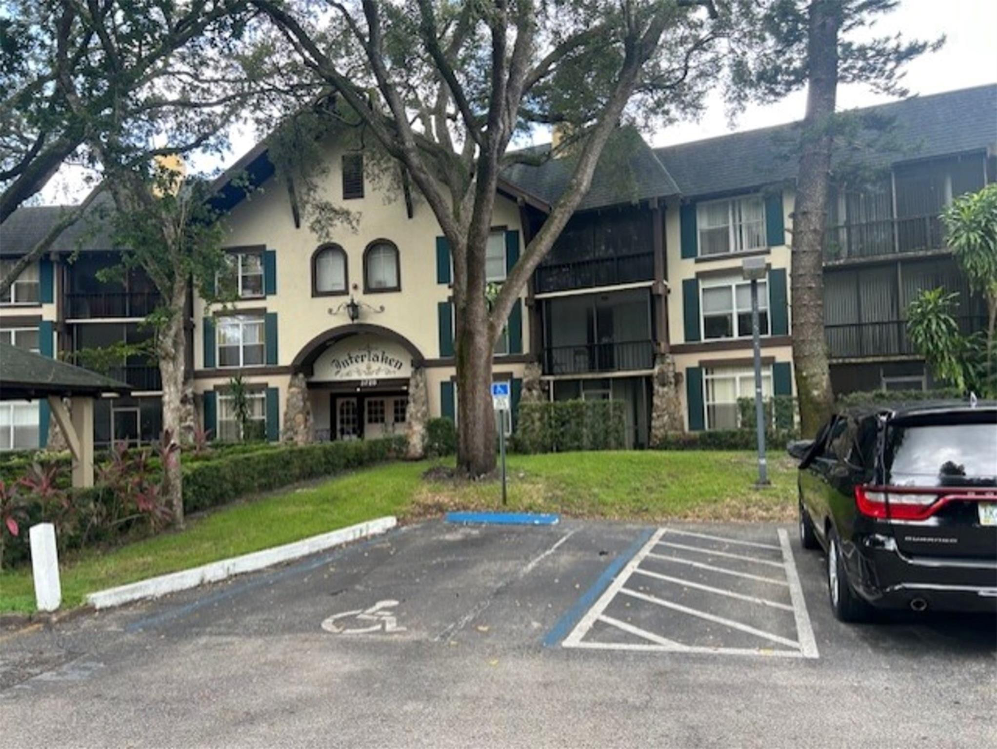 3720 Inverrary Dr #1t - 3720 Inverrary Dr #1t, Lauderhill, FL 33319 Luxury Property | Jose Angel Pina