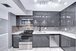 1100 St Charles Pl, Pembroke Pines, FL 33026 - Photo 7