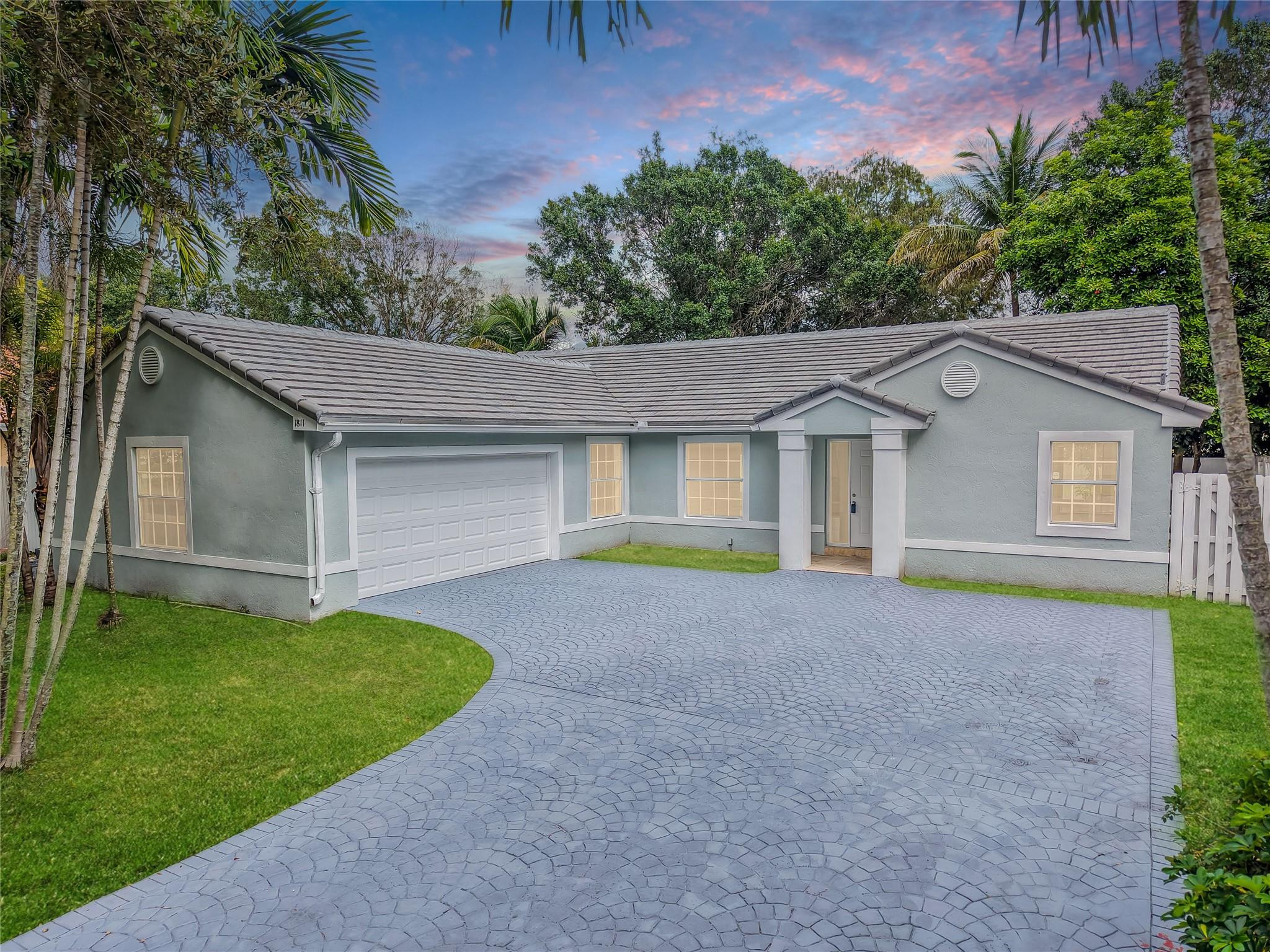 1811 SW 124th Way