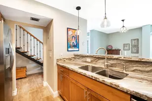 658 Kensington Pl, Wilton Manors, FL 33305 - Photo 3