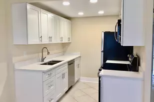 3032 Exeter B Unit, Boca Raton, FL 33434 - Photo 1