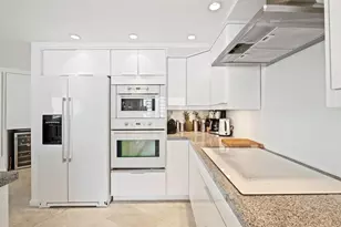 3000 Holiday Dr, Fort Lauderdale, FL 33316 - Photo 13