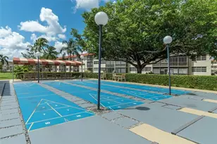 9800 N Hollybrook Lake Dr, Pembroke Pines, FL 33025 - Photo 21