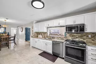 9040 NW 20th St, Pembroke Pines, FL 33024 - Photo 11