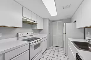 9977 Westview Dr, Pompano Beach, FL 33076 - Photo 9