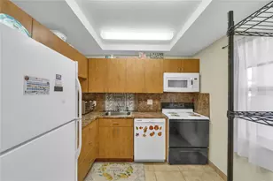 1015 Country Club Dr, Margate, FL 33063 - Photo 7