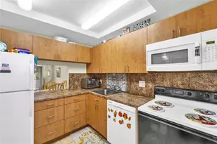 1015 Country Club Dr, Margate, FL 33063 - Photo 11