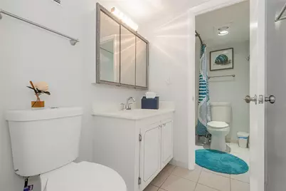 1300 Saint Charles Pl Pembroke Pines #L20, Hollywood, FL 33026 - Photo 15