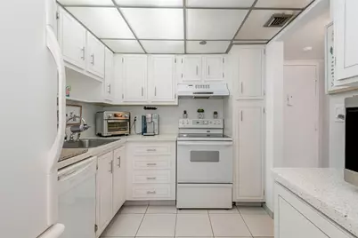 1300 Saint Charles Pl Pembroke Pines #L20, Hollywood, FL 33026 - Photo 11