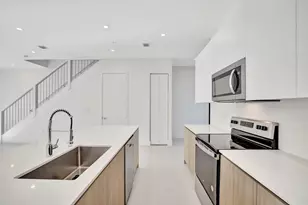 4208 NE 7th Terrace, Oakland Park, FL 33334 - Photo 5