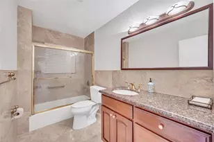 2100 Manatee Dr, Fort Lauderdale, FL 33316 - Photo 23