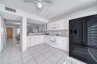 2612 W 54th Place #Unit 204, Hialeah, FL 33016 - Photo 3