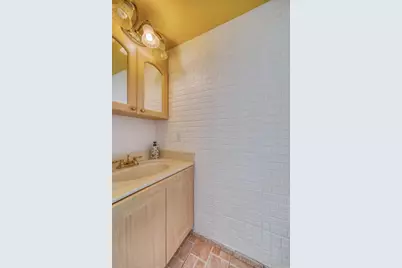 2612 W 54th Place #Unit 204, Hialeah, FL 33016 - Photo 17