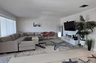 2109 NE 68th St, Fort Lauderdale, FL 33308 - Photo 9