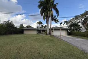 418 Alamanda Dr, Hallandale Beach, FL 33009 - Photo 1