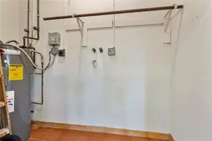 617 NE 38th St, Oakland Park, FL 33334 - Photo 23