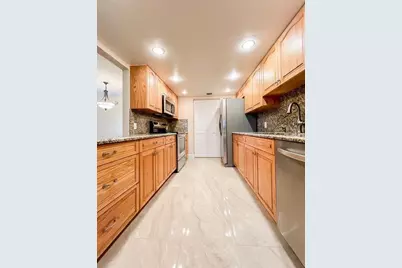 10740 S Golfview Drive, Hollywood, FL 33026 - Photo 11