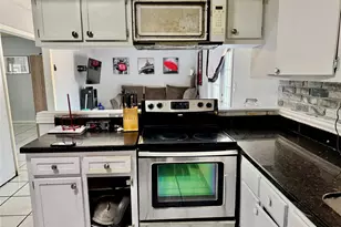 8212 NW 74th Terrace, Tamarac, FL 33321 - Photo 9