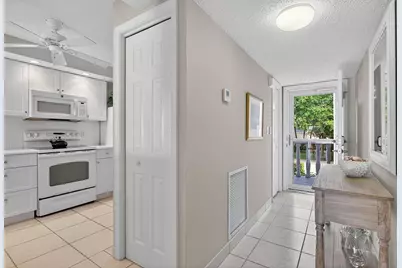 985 SE 19 Avenue #204, Deerfield Beach, FL 33441 - Photo 5