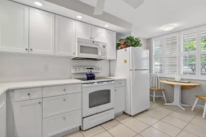 985 SE 19 Avenue #204, Deerfield Beach, FL 33441 - Photo 9