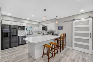 1570 NE 30th Pl, Oakland Park, FL 33334 - Photo 11