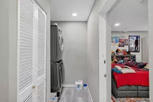 1570 NE 30th Pl, Oakland Park, FL 33334 - Photo 49