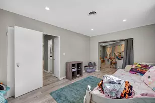 1570 NE 30th Pl, Oakland Park, FL 33334 - Photo 35