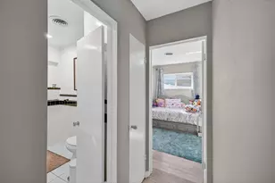 1570 NE 30th Pl, Oakland Park, FL 33334 - Photo 33