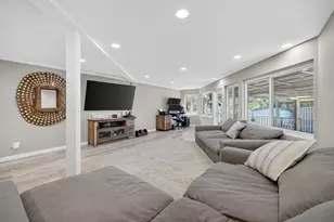 1570 NE 30th Pl, Oakland Park, FL 33334 - Photo 15