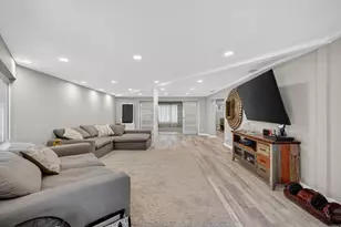 1570 NE 30th Pl, Oakland Park, FL 33334 - Photo 25