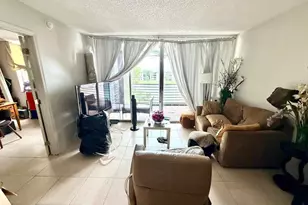 9430 Poinciana Pl, Davie, FL 33324 - Photo 11