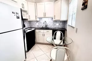 40 Keswick B, Deerfield Beach, FL 33442 - Photo 5