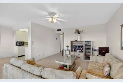 3025 Guildford B #3025, Boca Raton, FL 33434 - Photo 7